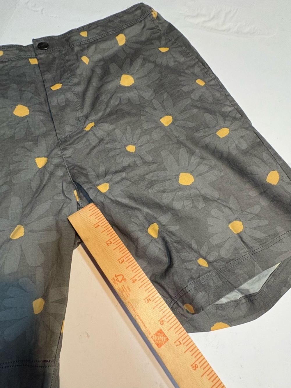 the Civil Society Navarro Shorts in a Charcoal Daisy Print 32 - Picture 5 of 10